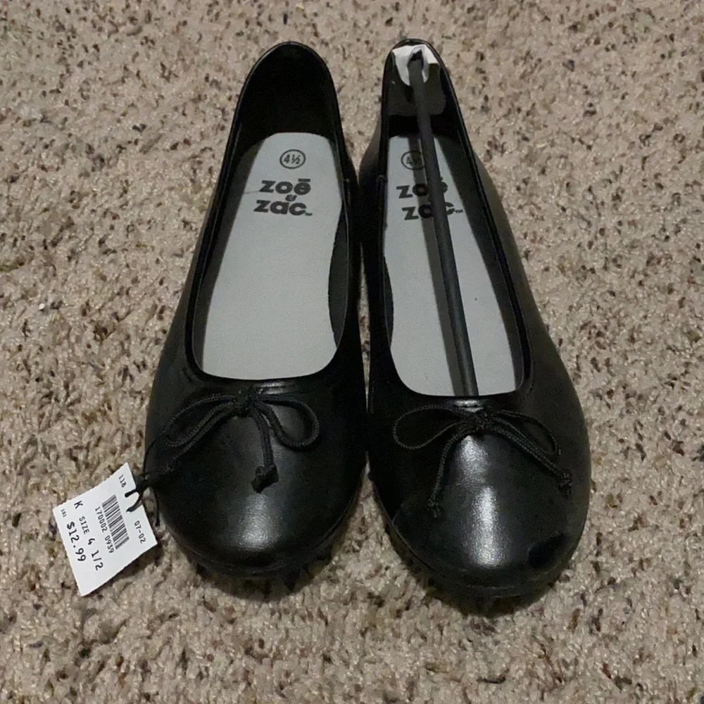 ⭐️ 3 for $22-- Zoe & Zac  Black Flat NWT